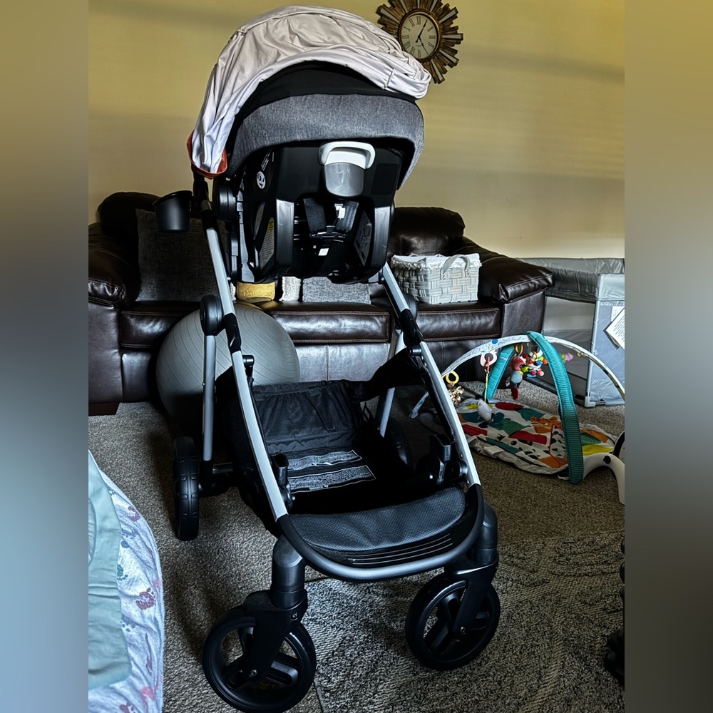 Foldable Black Stroller Frame - Picture 2 of 5